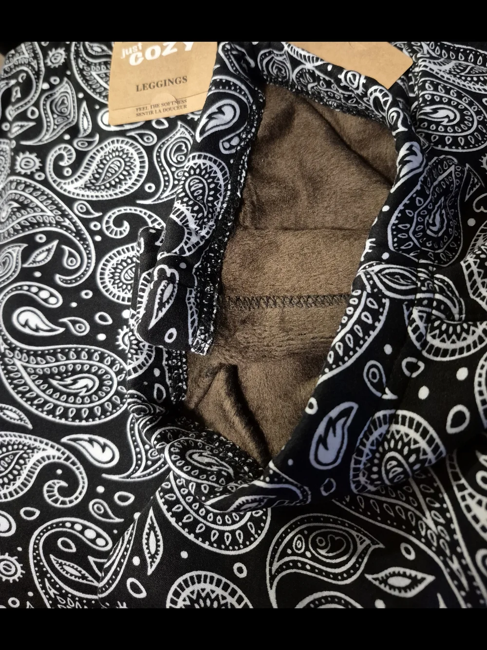 Just Cozy Fleece Leggings Women’s Black & White Paisley M/L